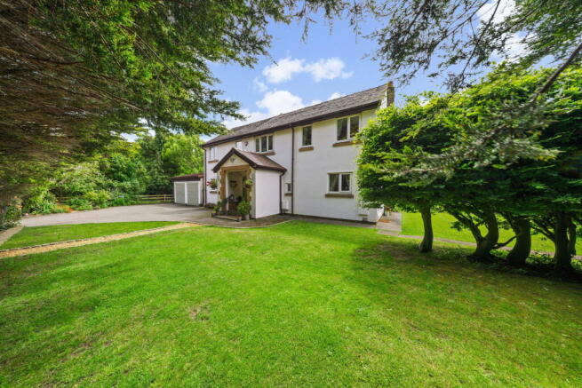 4 bed property, in Sower Carr Lane, £750,000