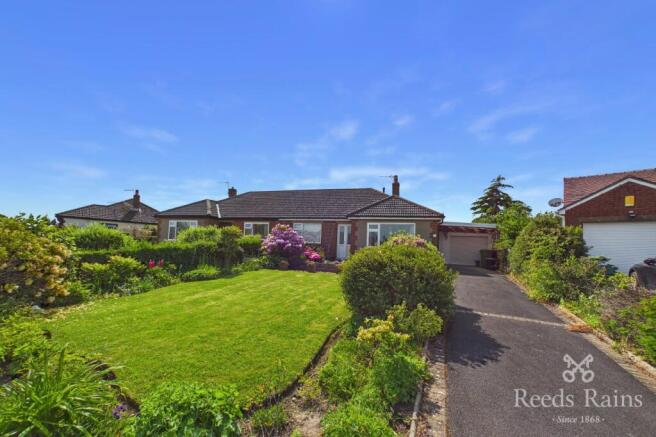2 bed property, in Rivermead Drive, £275,000