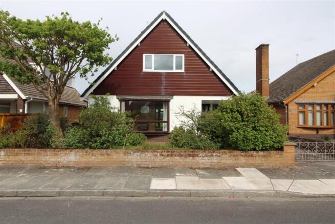 3 bed property, in 17 Deeside, £130,000