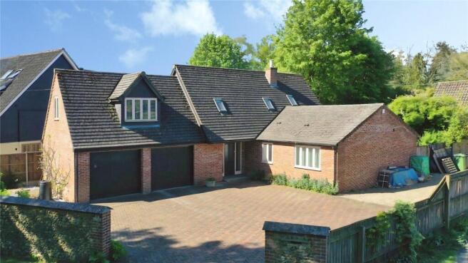 5 bed property, in Long Street, £550,000