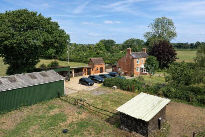3 bed property, in Chapel Lane, £600,000