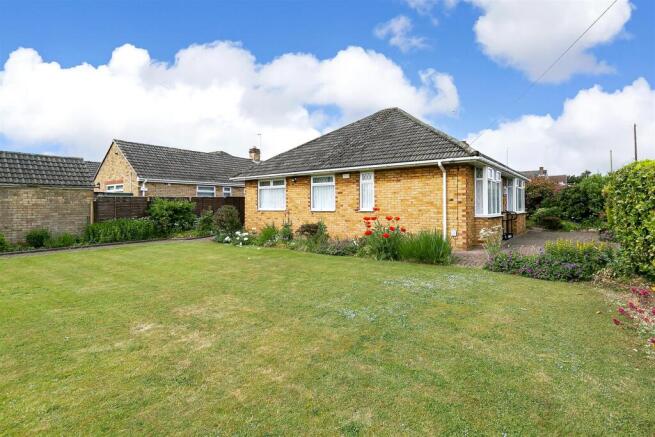 3 bed property, in White Walk, £350,000