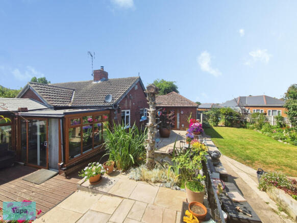 2 bed property, in North Street, £320,000