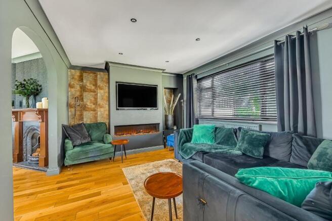 3 bed property, in Hexton Road, £425,000