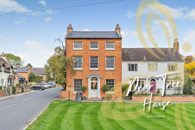 5 bed property, in Village Green, £650,000