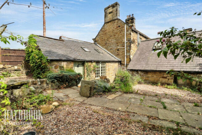 2 bed property, in Cowley Manor Cottage, £325,000