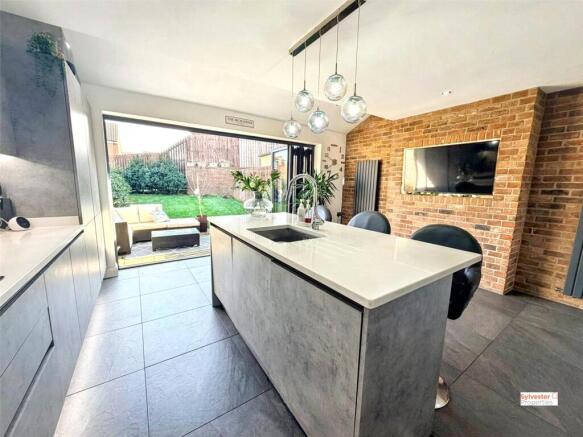 4 bed property, in Orchard Grove, £210,000