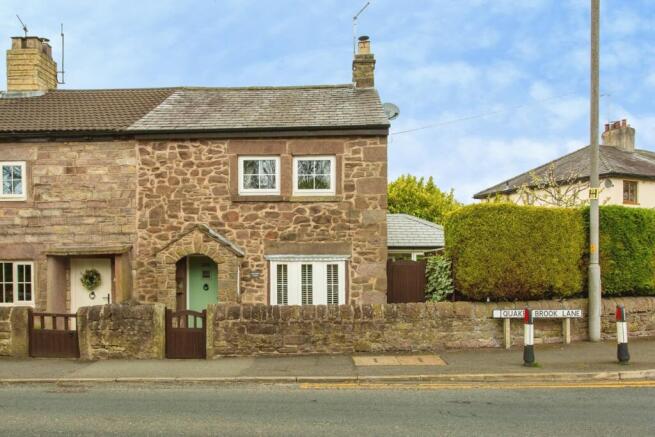 2 bed property, in Hoghton Lane, £250,000