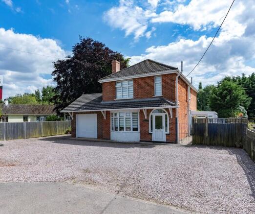 5 bed property, in Sleaford Road, £380,000