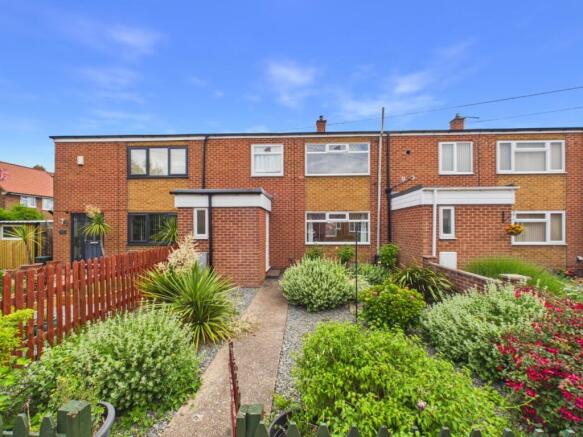3 bed property, in St. Leonards Close, £125,000