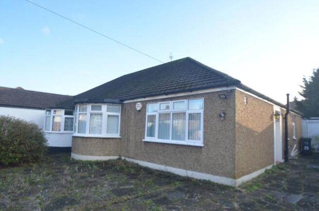 2 bed property, in Worcester Close, £550,000