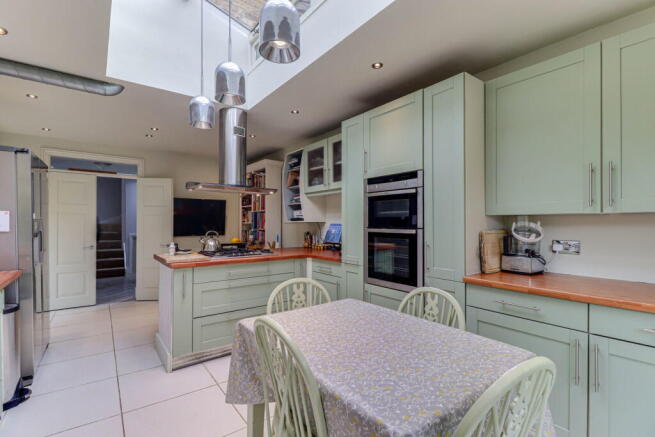 3 bed property, in Spencer Road, £825,000