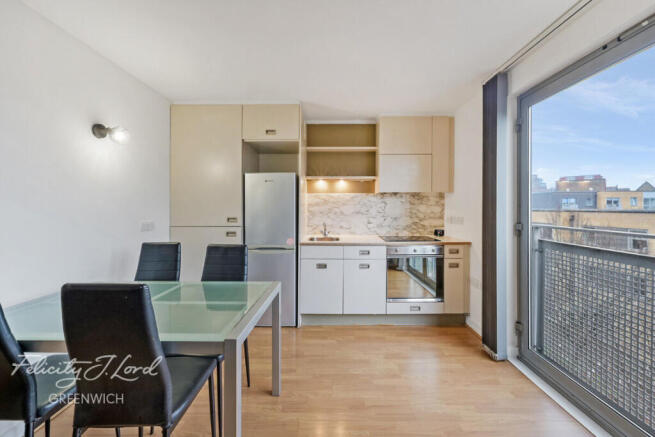 1 bed property, in Deals Gateway, £200,000