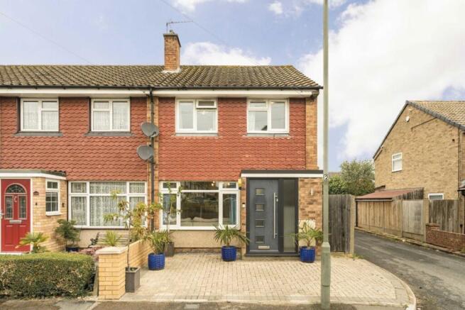 3 bed property, in Stroud Way, £480,000