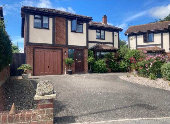 4 bed property, in Farm Lane, £600,000