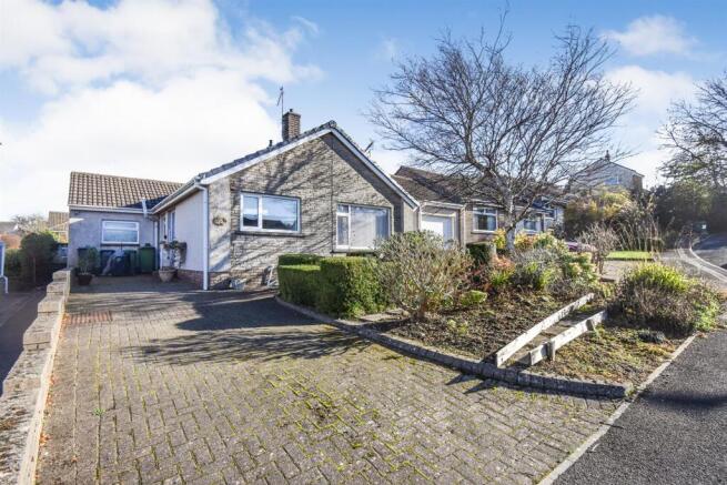 2 bed property, in Meadow Close, £190,000