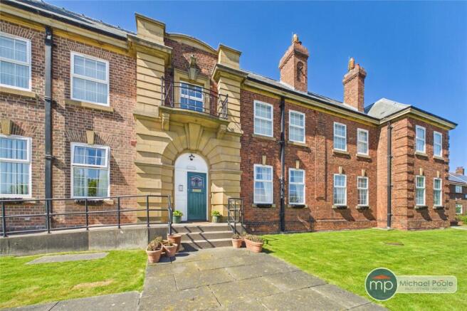 2 bed property, in Peelers Court, £155,000