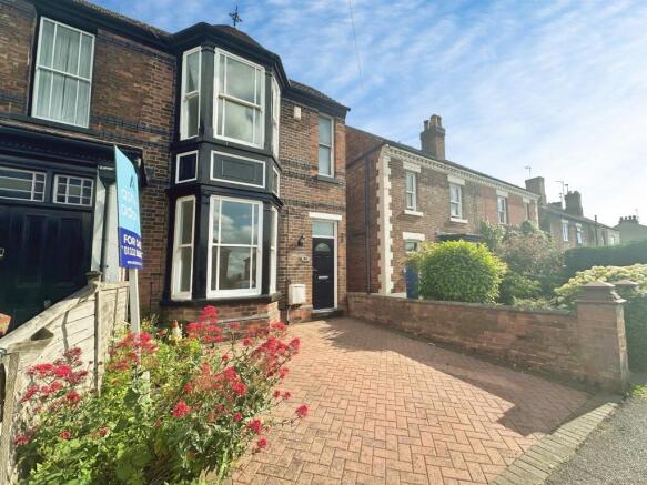 3 bed property, in Station Road, £300,000