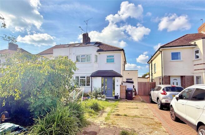 4 bed property, in Mersham Gardens, £525,000
