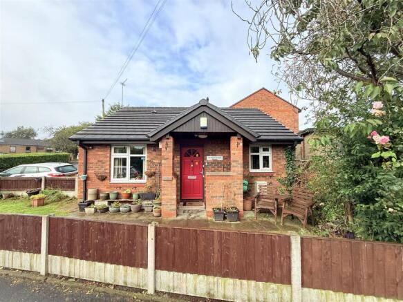2 bed property, in Market Street, £225,000