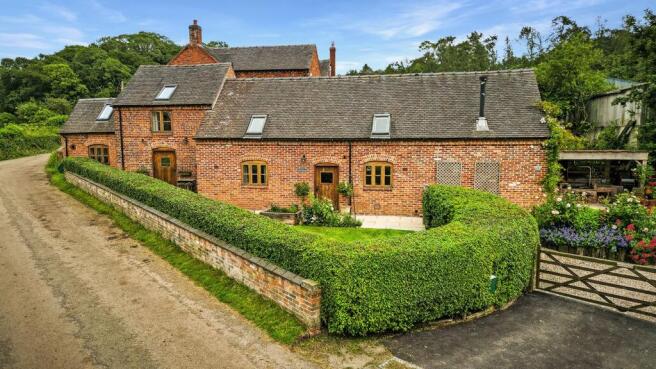 3 bed property, in Marchington Woodlands, £750,000
