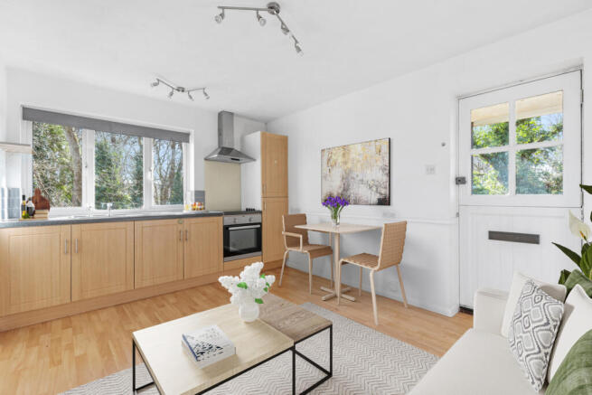 1 bed property, in Oakwood Close, £155,000