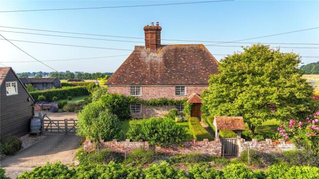 3 bed property, in Upper Rodmersham, £900,000