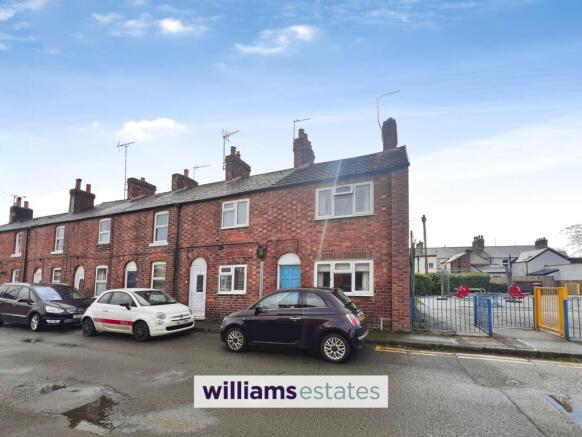 2 bed property, in Chapel Street, £140,000