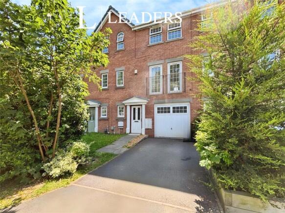 4 bed property, in Drayton Close, £300,000