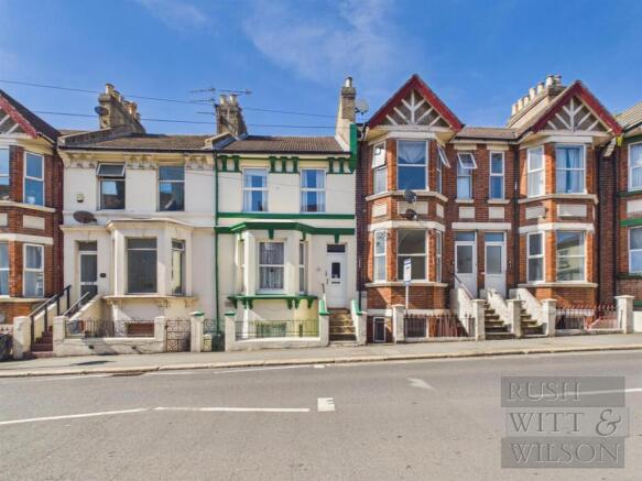 3 bed property, in Mount Pleasant Road, £275,000