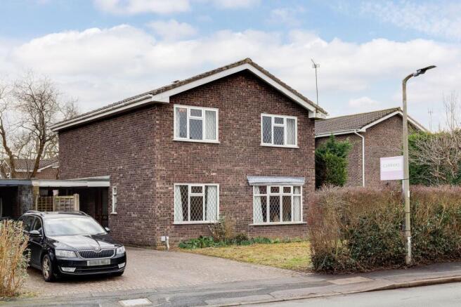 4 bed property, in Oaklands, £425,000