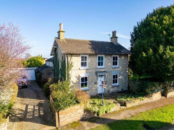 4 bed property, in Railway Street, £795,000