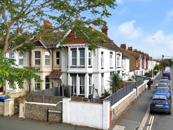 4 bed property, in Church Walk, £480,000