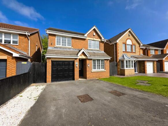 4 bed property, in Torcross Way, £279,950