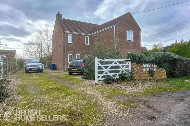 4 bed property, in Lowthorpe, £480,000