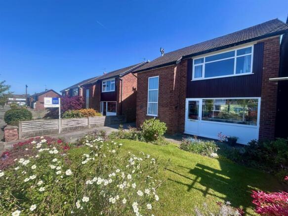 3 bed property, in Bradwell Drive, £390,000