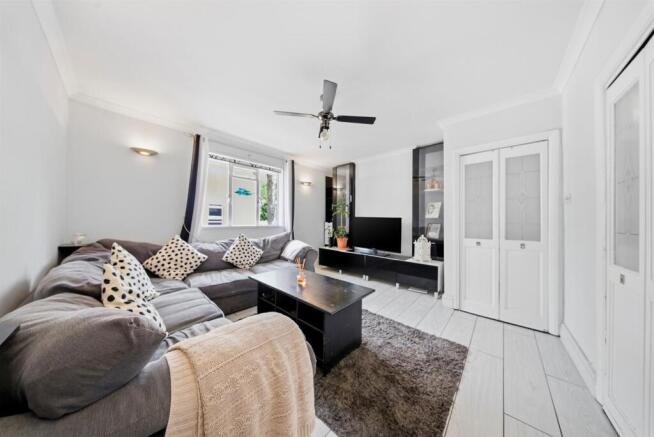 2 bed property, in Threshers Place, £475,000