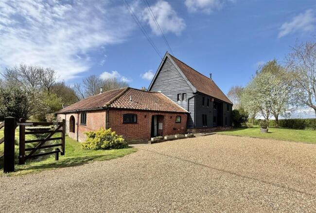 4 bed property, in Pristow Green Lane, £800,000