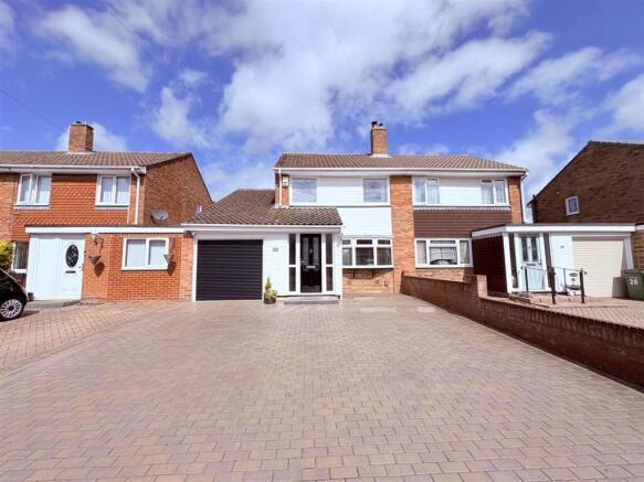 3 bed property, in Quintrel Avenue, £425,000