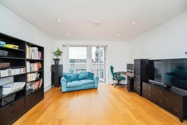 1 bed property, in 1 Samara Drive, £310,000