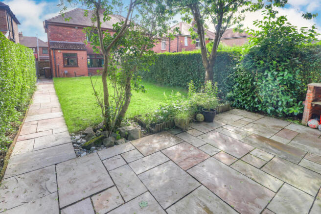 3 bed property, in Adswood Old Hall Road, £300,000