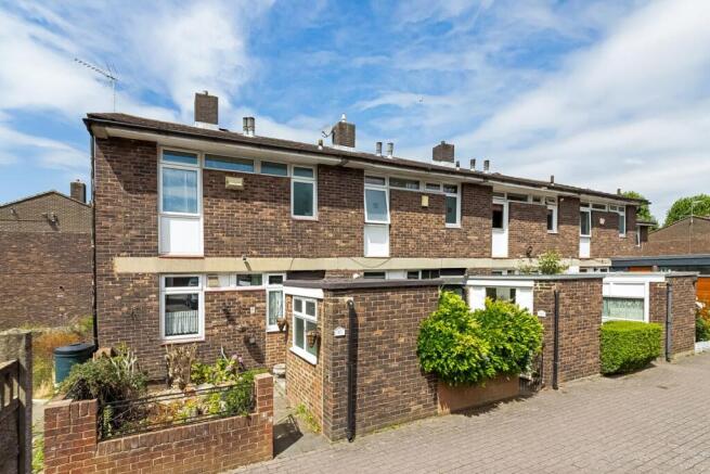 3 bed property, in Delawyk Crescent, £745,000