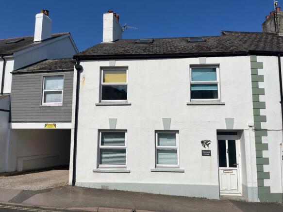 4 bed property, in The Street, £400,000