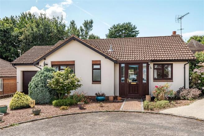 2 bed property, in Lark Rise, £350,000