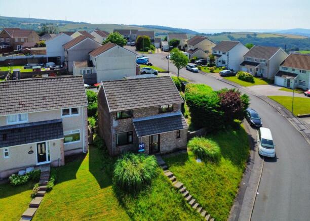 3 bed property, in Falcon Drive, £242,500