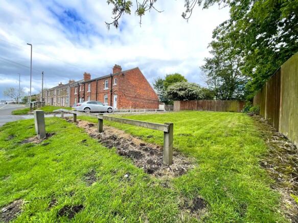 3 bed property, in Chapel Row, £100,000