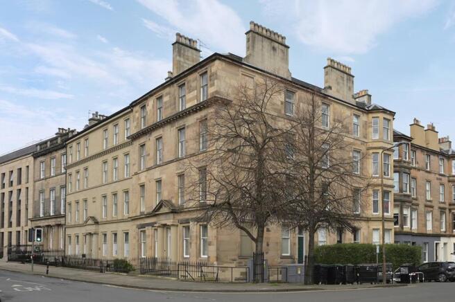 3 bed property, in Hillside Street, £300,000