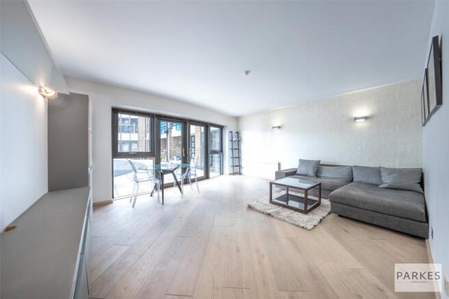 1 bed property, in St. Katharines Way, £560,000
