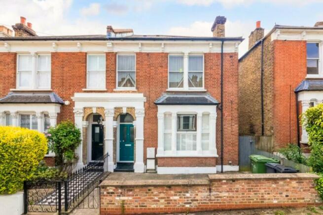 2 bed property, in Deronda Road, £650,000
