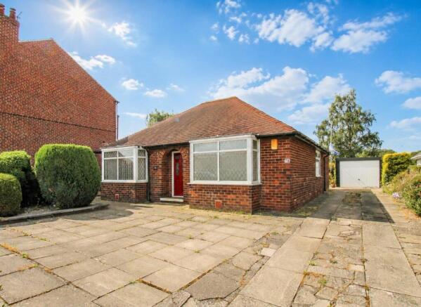 3 bed property, in Hollin Lane, £315,000